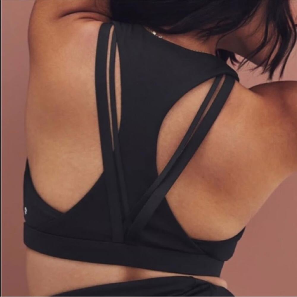 Fabletics Kessler Medium Impact Sports Bra Large Black BA2043735